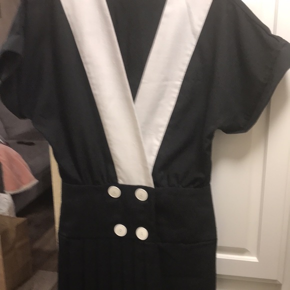 Vintage TJuniors black and cream dress with sleeves - Picture 2 of 10